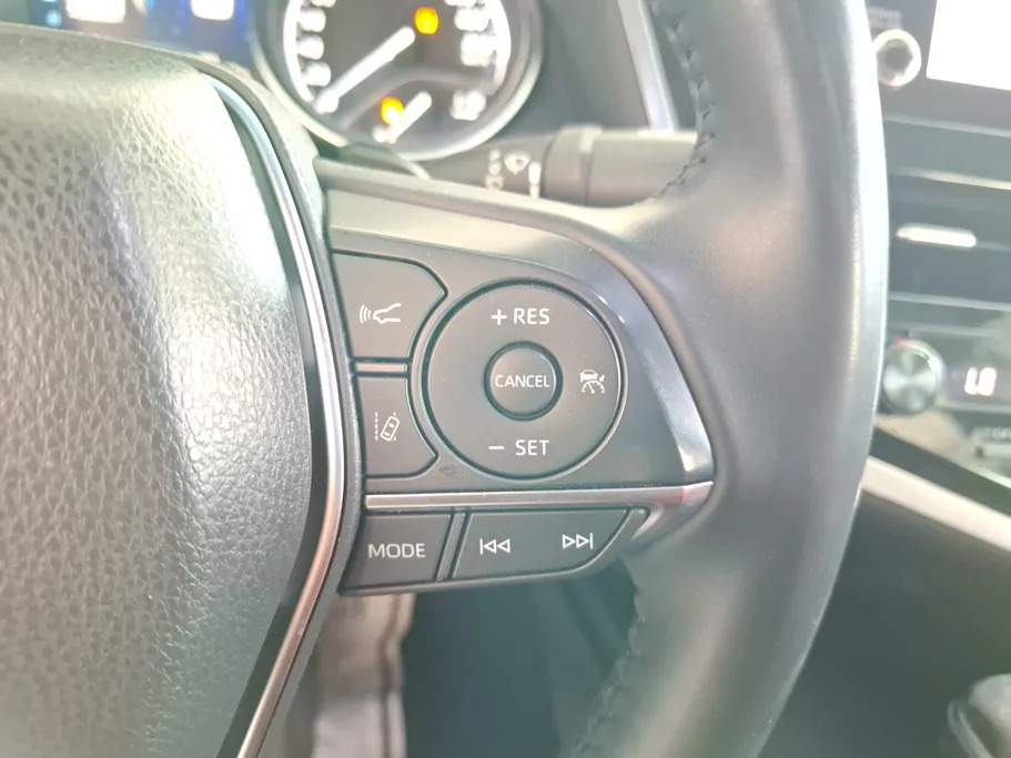 2022 Toyota Camry  SE V6 
