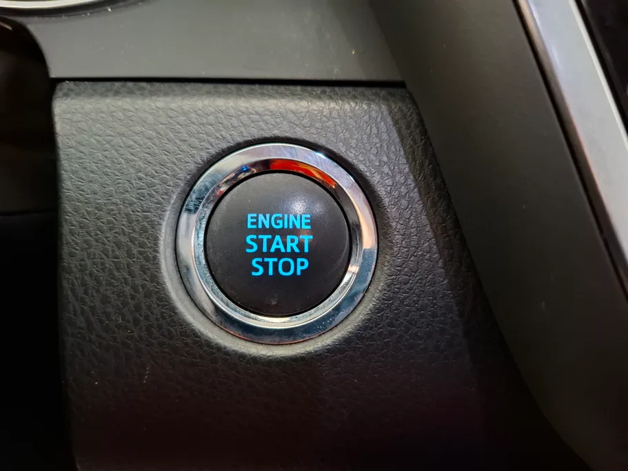2022 Toyota Camry  SE V6 