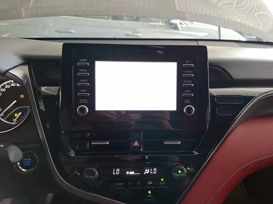 2022 Toyota Camry  SE V6 