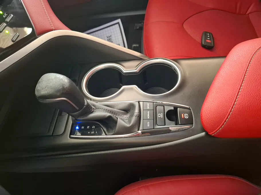 2022 Toyota Camry  SE V6 