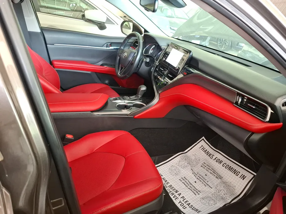 2022 Toyota Camry  SE V6 