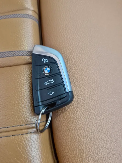 بي ام دبليو الفئة الخامسة 520i 2023 