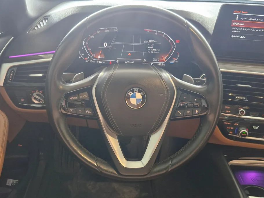 بي ام دبليو الفئة الخامسة 520i 2023 