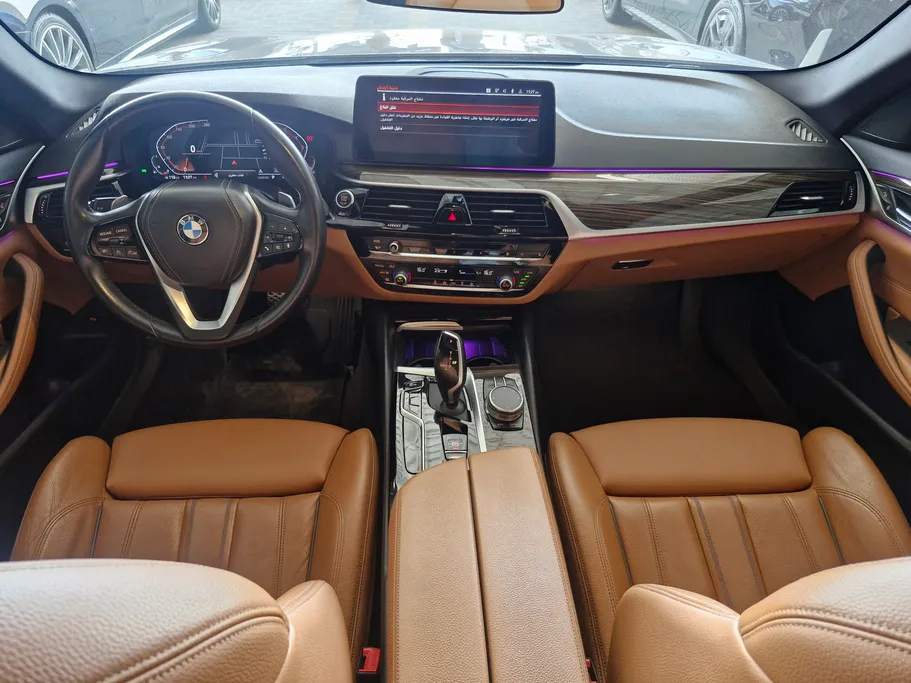 بي ام دبليو الفئة الخامسة 520i 2023 