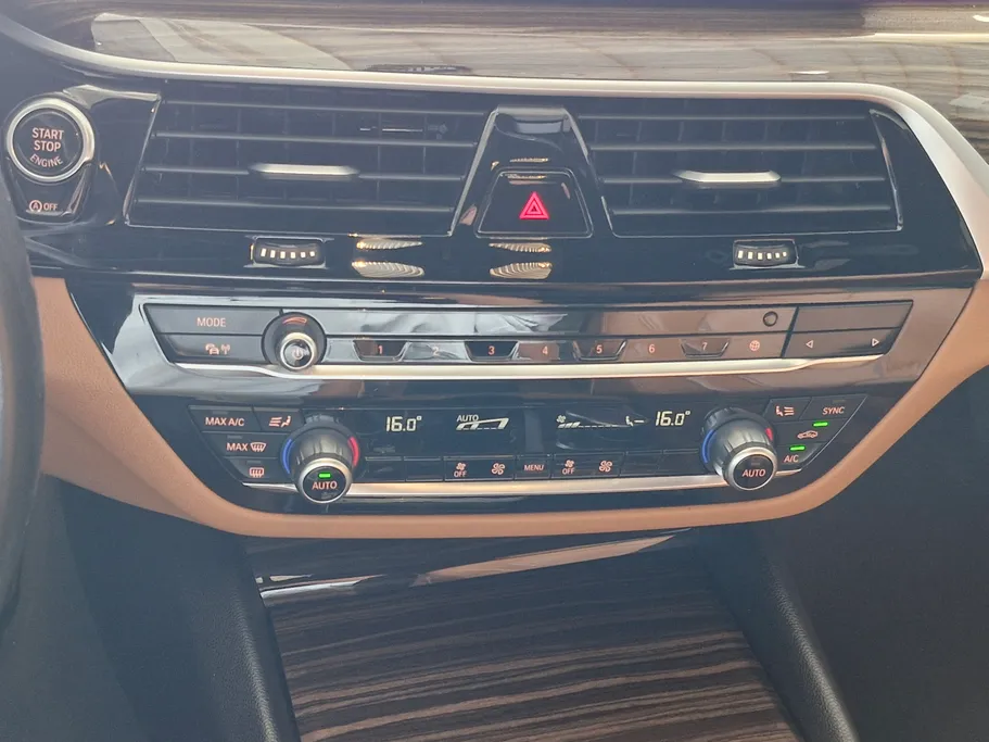 بي ام دبليو الفئة الخامسة 520i 2023 