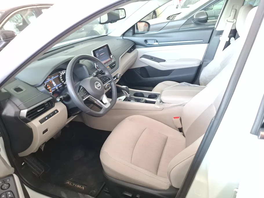 2022 Nissan Altima SV 
