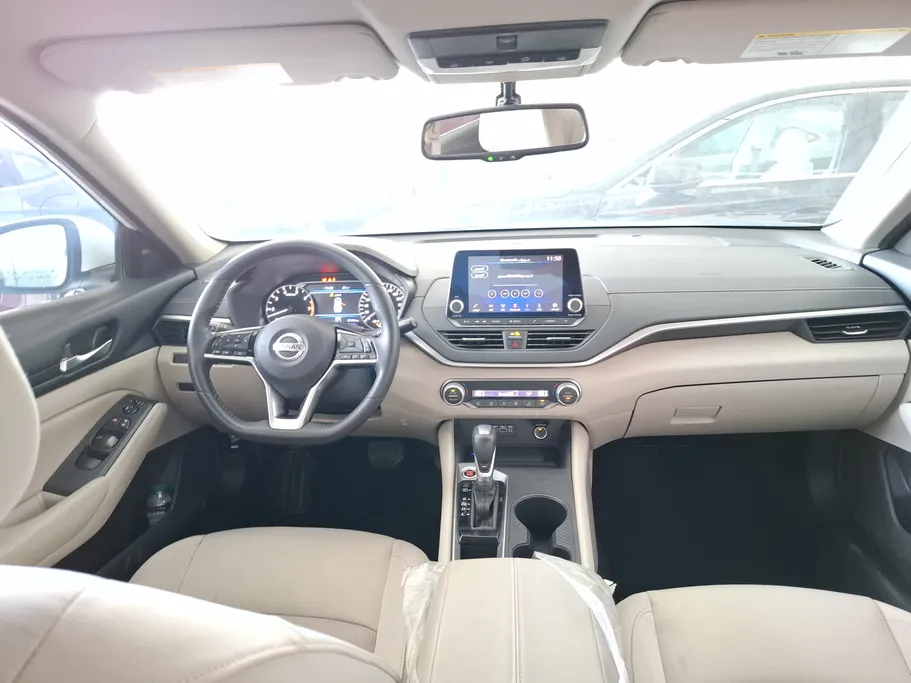 2022 Nissan Altima SV 
