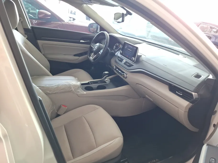 2022 Nissan Altima SV 
