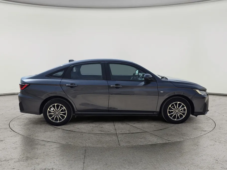 2024 Toyota Yaris  Y 