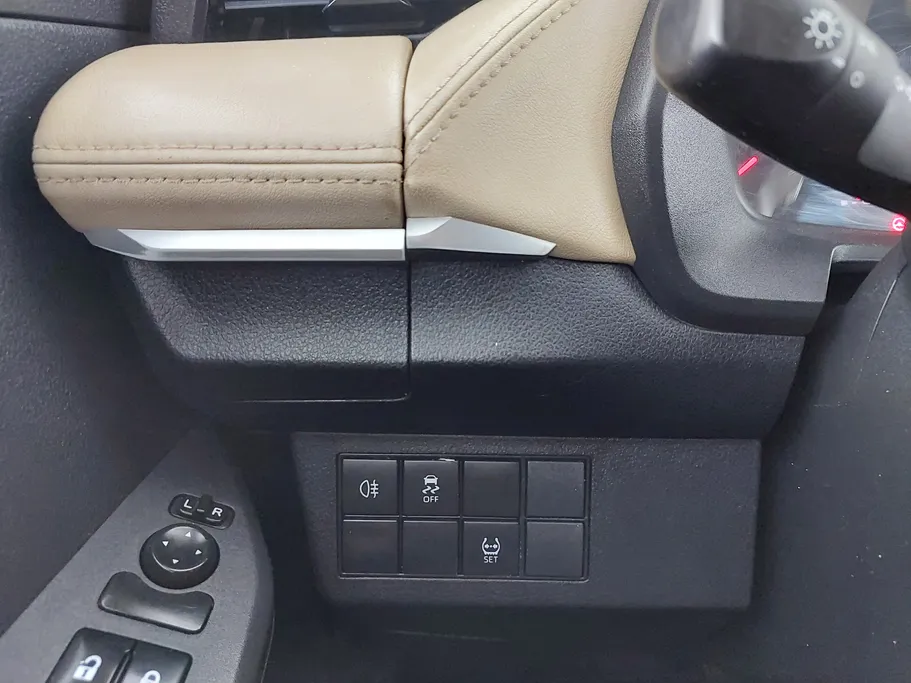 2023 Toyota Yaris  Y 