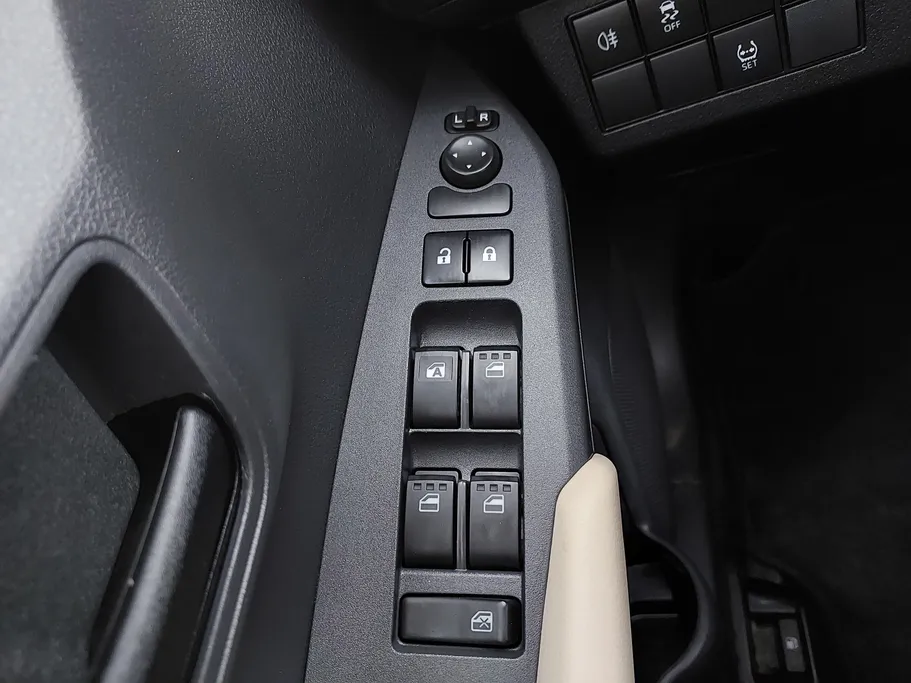 2023 Toyota Yaris  Y 