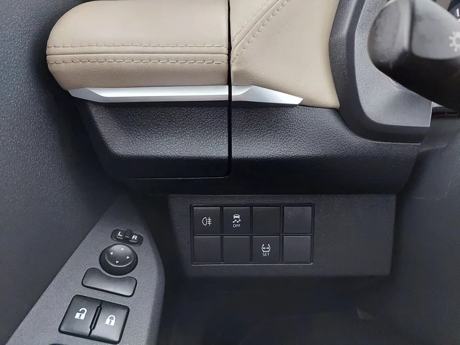2023 Toyota Yaris  Y 