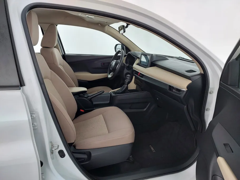 2023 Toyota Yaris  Y 