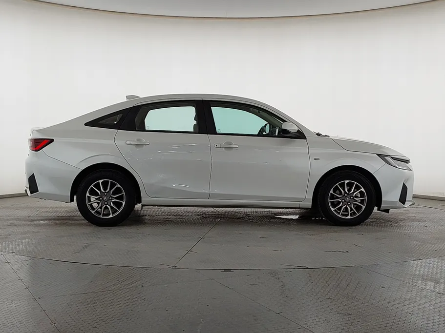 2023 Toyota Yaris  Y 