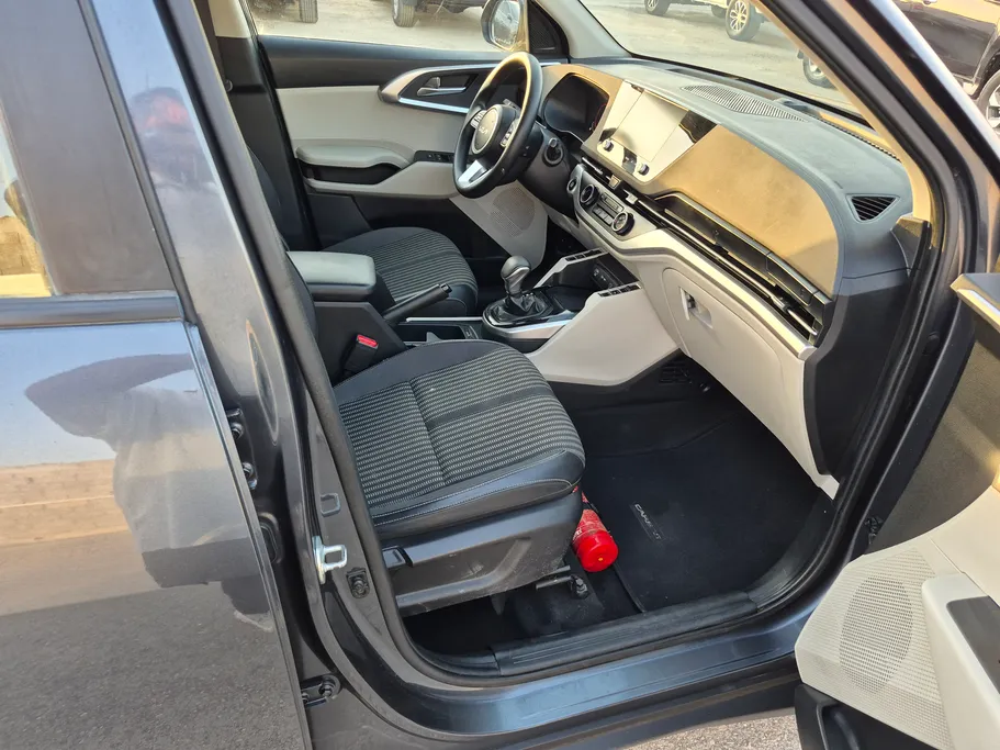 2023 Kia Carens LX S2 