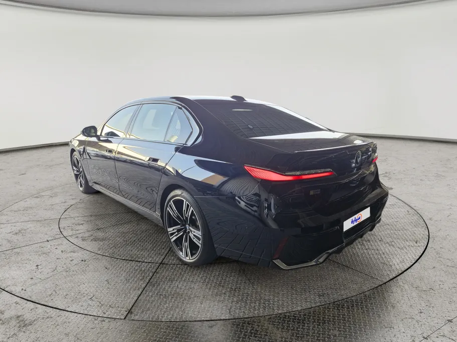 بي ام دبليو الفئة السابعة 735i 2023 