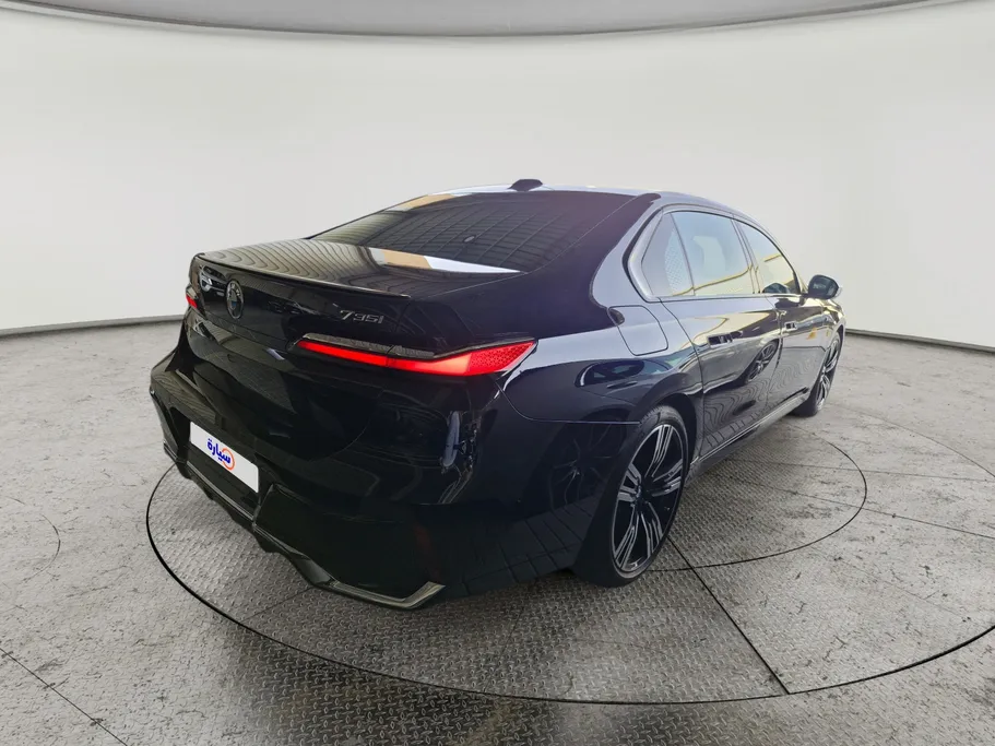 بي ام دبليو الفئة السابعة 735i 2023 