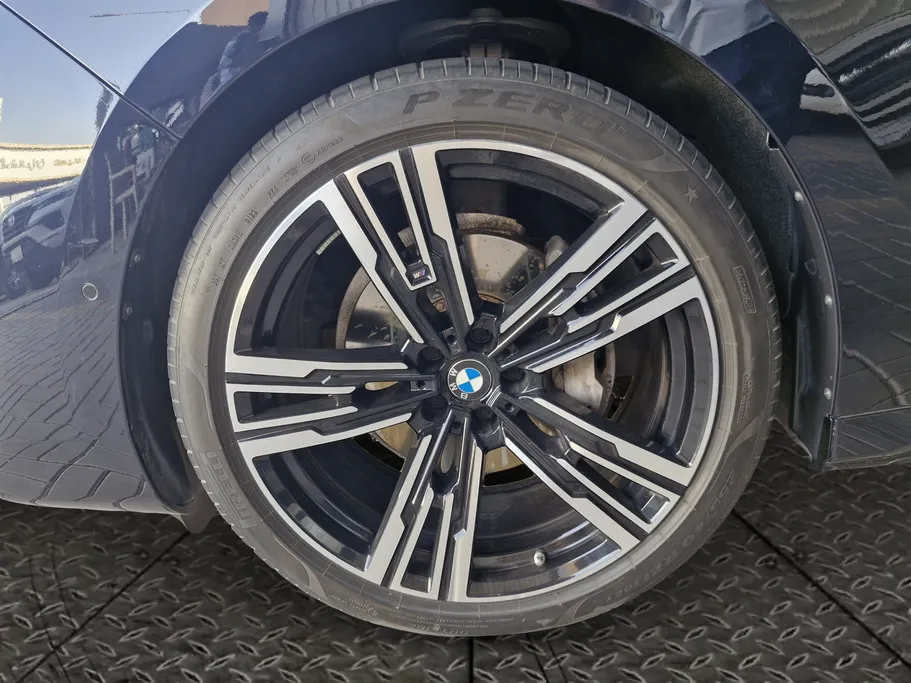 بي ام دبليو الفئة السابعة 735i 2023 