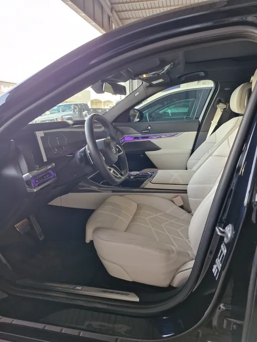 بي ام دبليو الفئة السابعة 735i 2023 