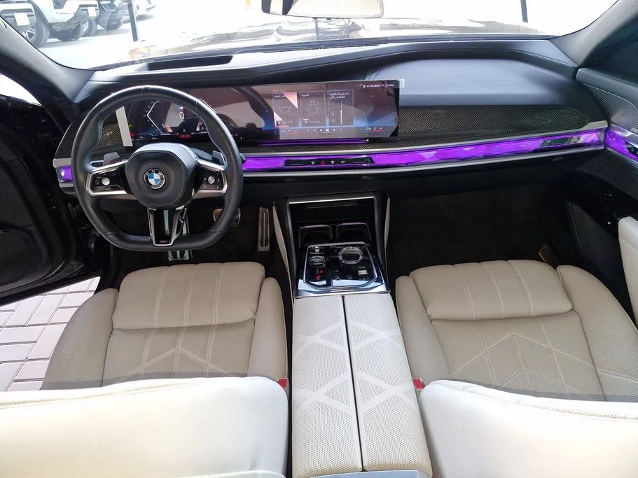 بي ام دبليو الفئة السابعة 735i 2023 