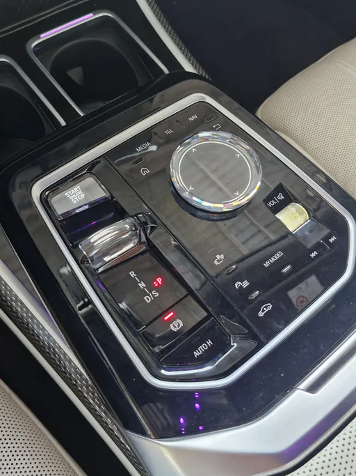 بي ام دبليو الفئة السابعة 735i 2023 
