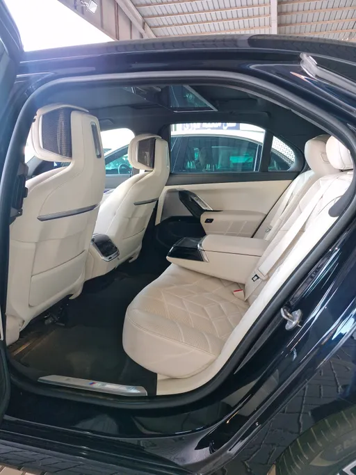 بي ام دبليو الفئة السابعة 735i 2023 