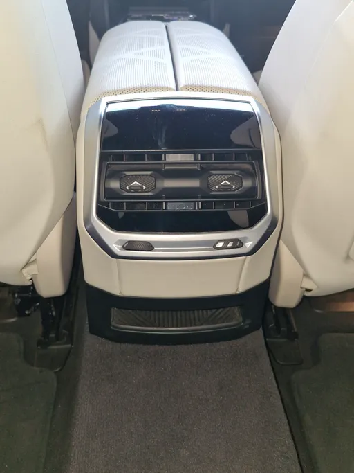 بي ام دبليو الفئة السابعة 735i 2023 
