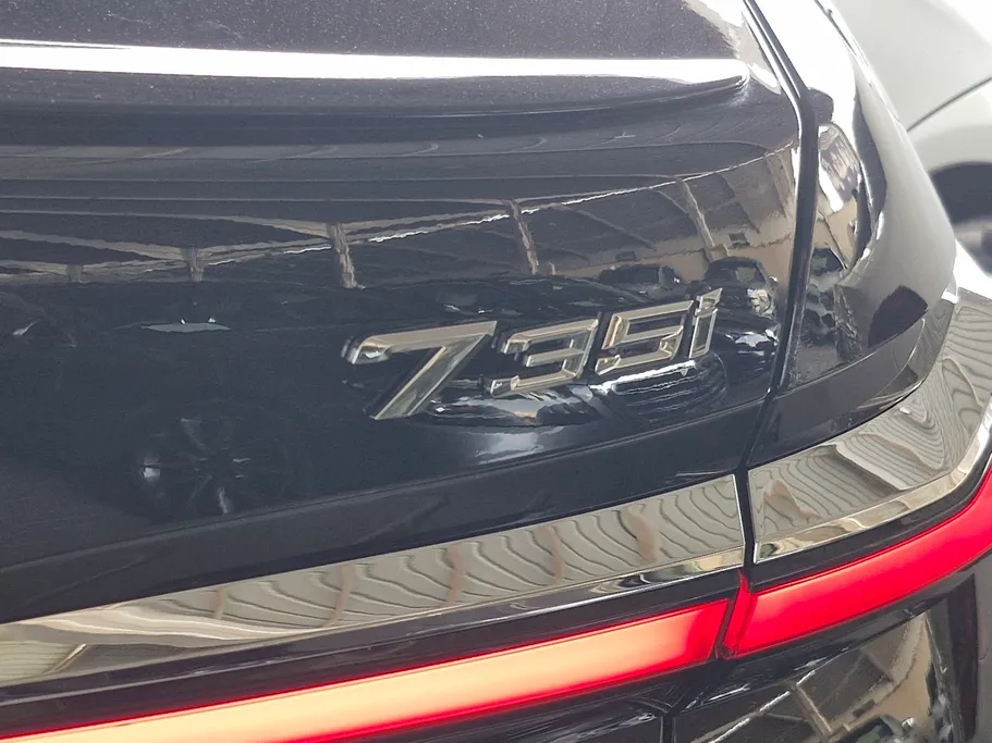 بي ام دبليو الفئة السابعة 735i 2023 