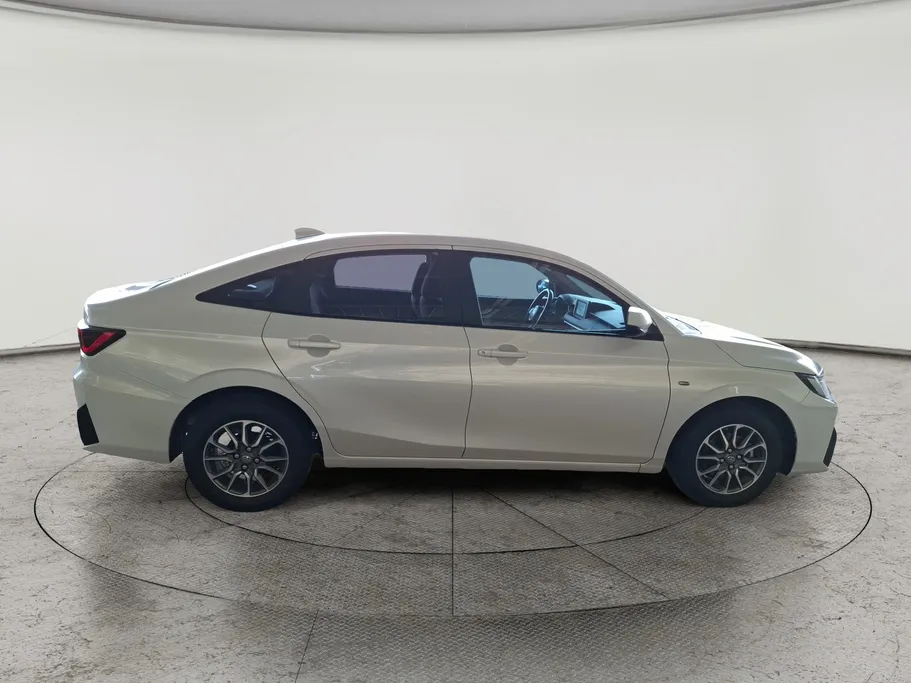 2024 Toyota Yaris  Y 