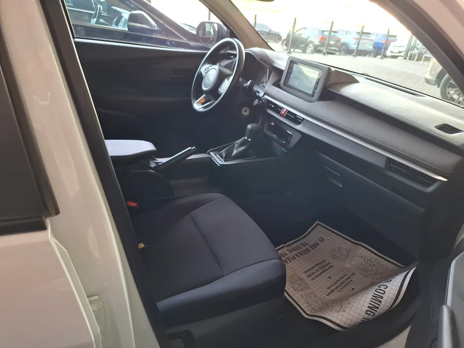 2024 Toyota Yaris  Y 