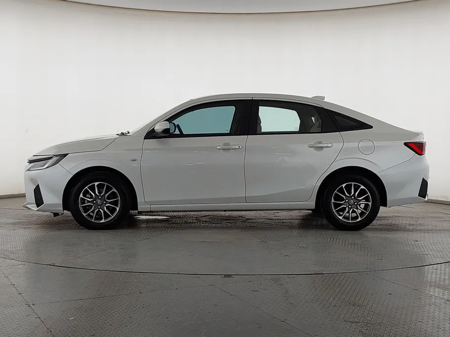 2023 Toyota Yaris  Y 