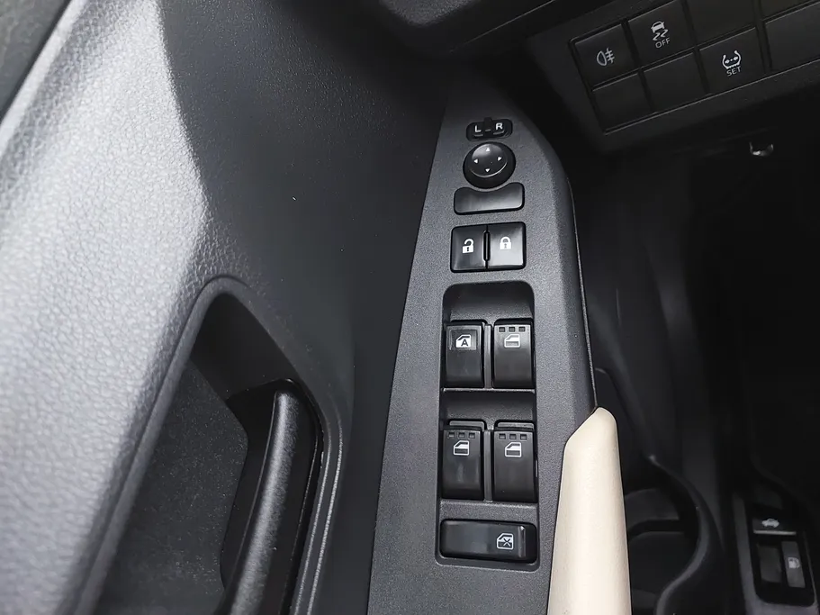 2023 Toyota Yaris  Y 