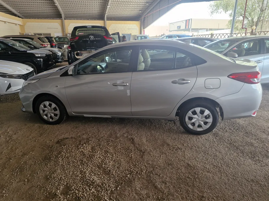2021 Toyota Yaris  Y 