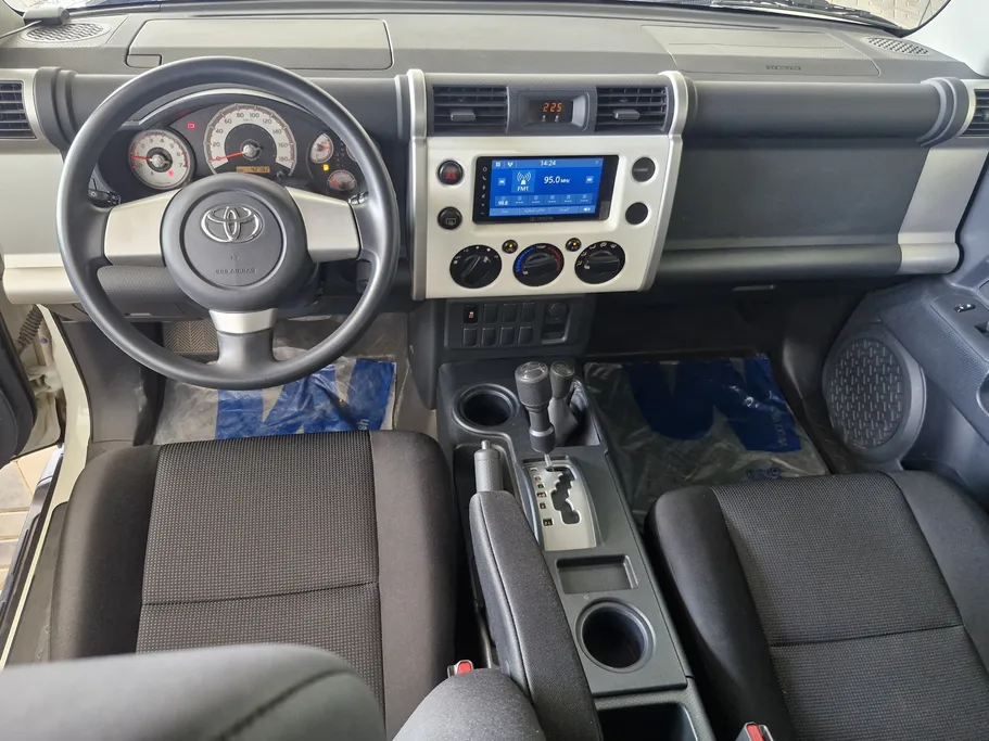 تويوتا اف جي FJ Cruiser 2023 