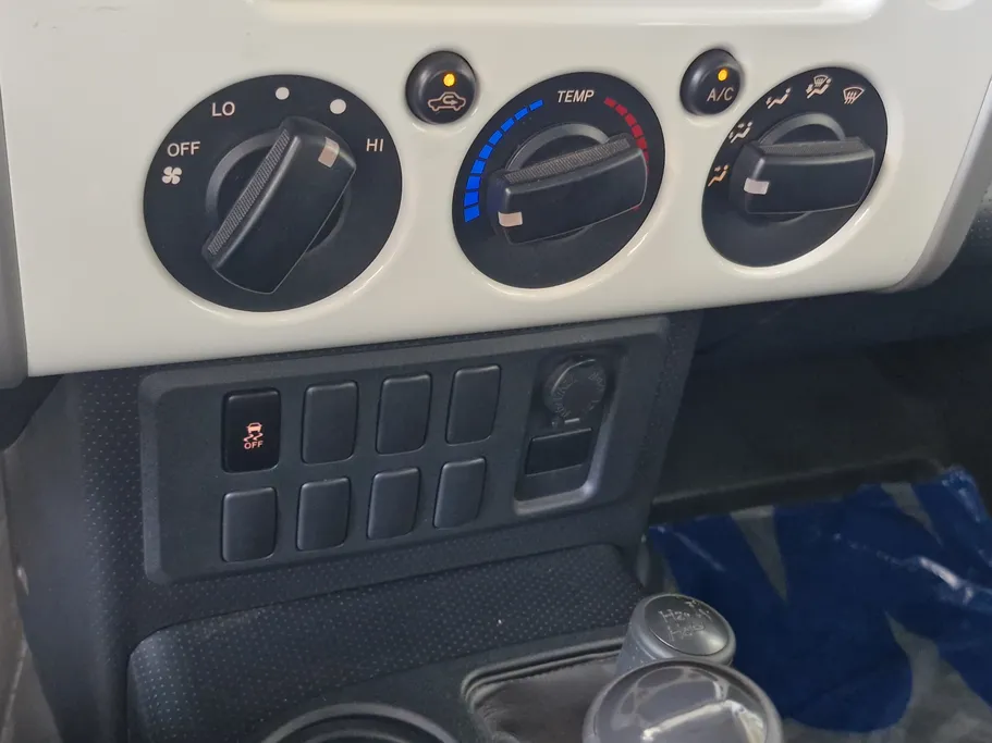 تويوتا اف جي FJ Cruiser 2023 