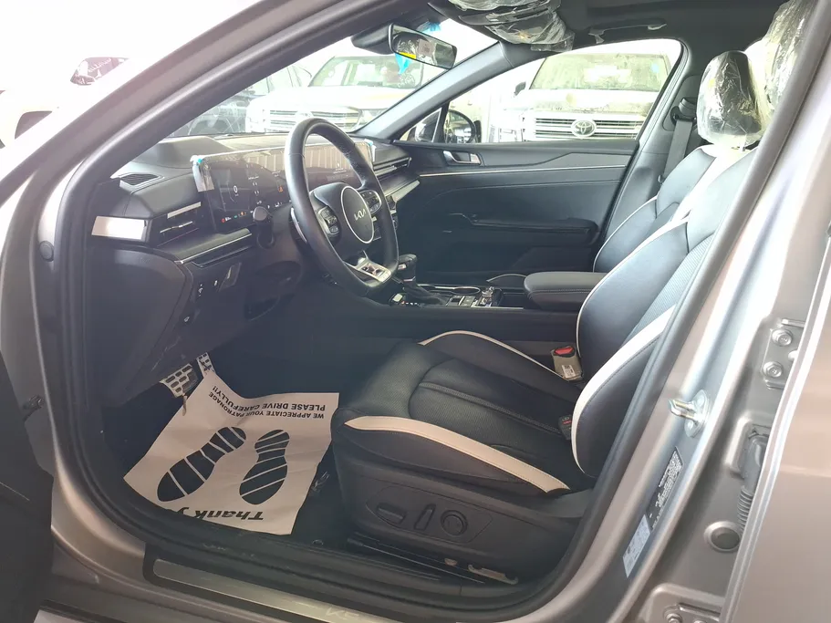 2025 Kia K5 GT Line 