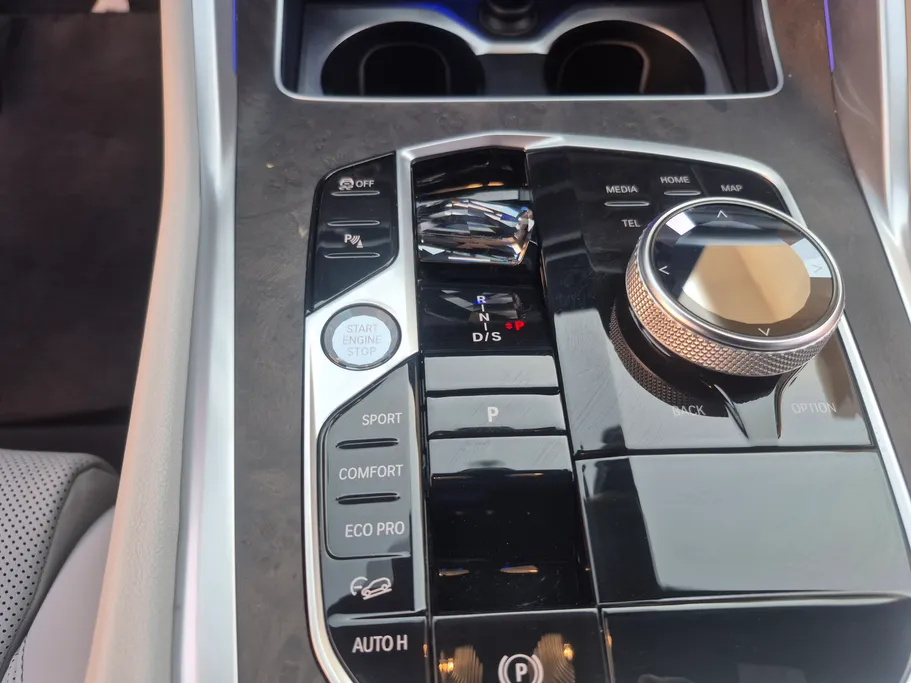 بي ام دبليو الفئة اكس 6 xDrive 40i 2024 