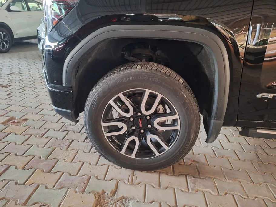 2024 GMC Sierra AT4 