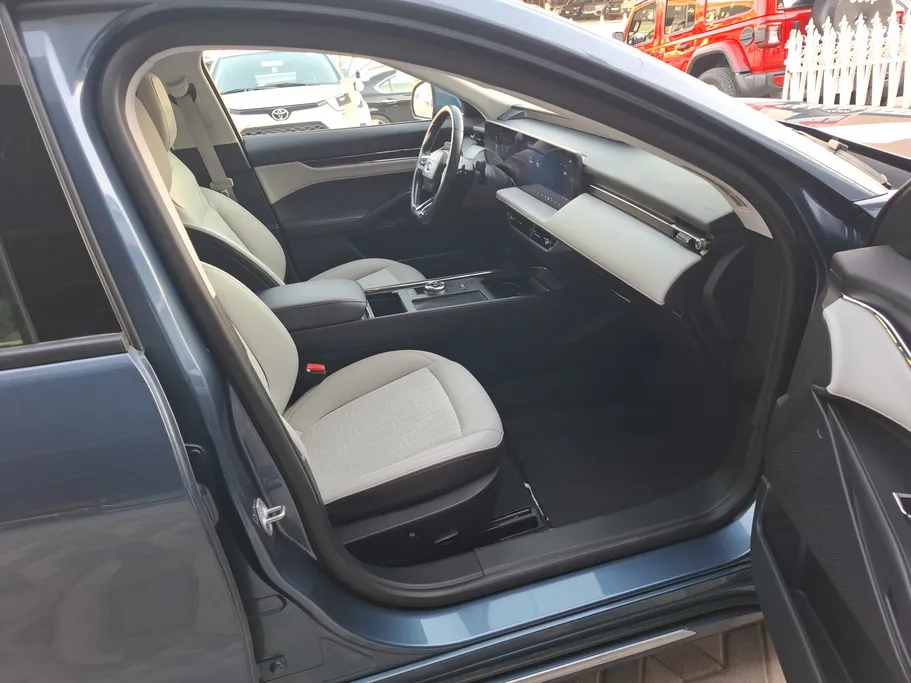 2024 Ford Taurus Trend 