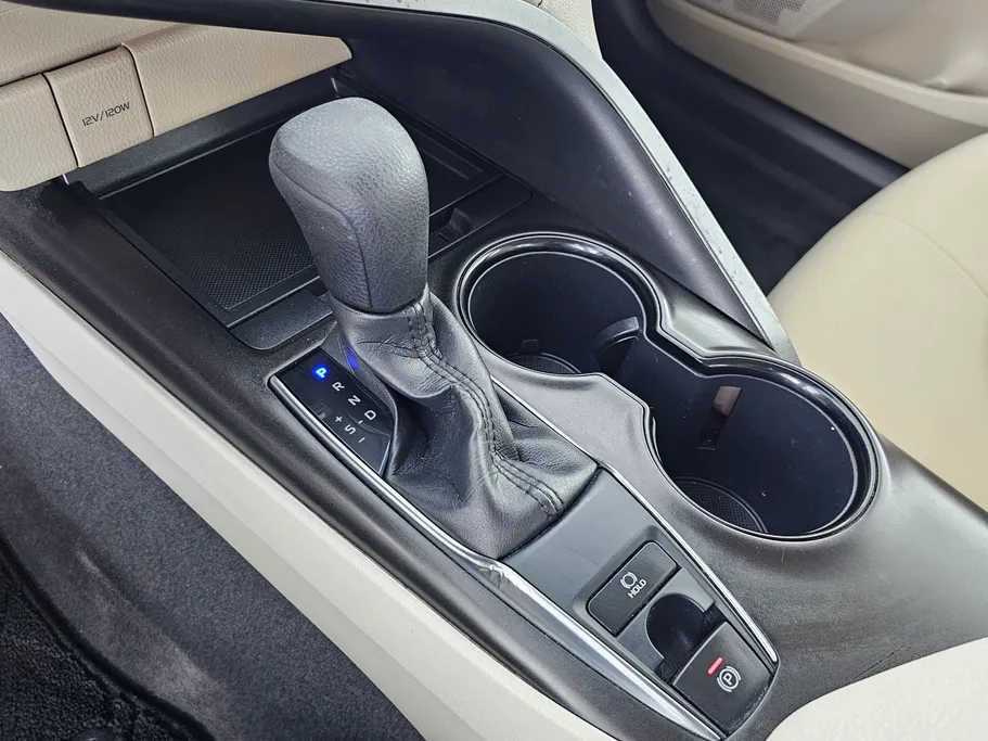 2022 تويوتا Camry  LE 
