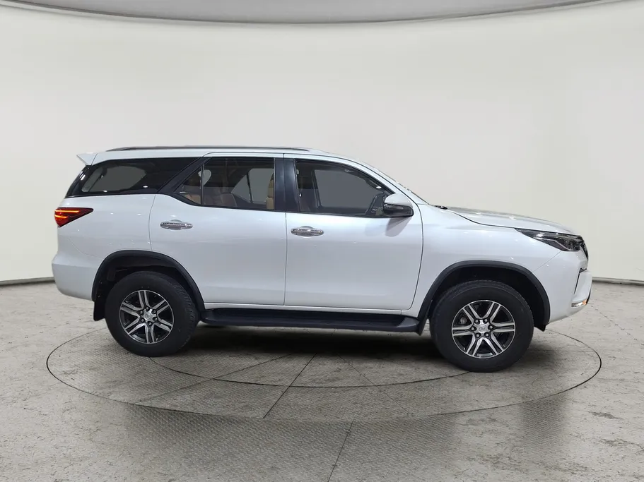 2023 Toyota Fortuner VX 