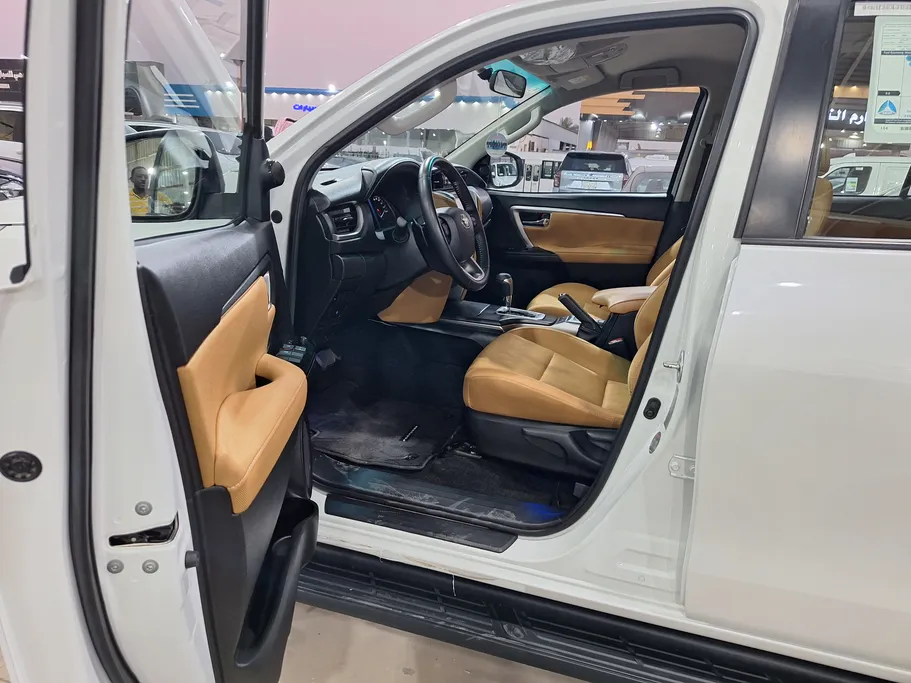 2023 Toyota Fortuner VX 