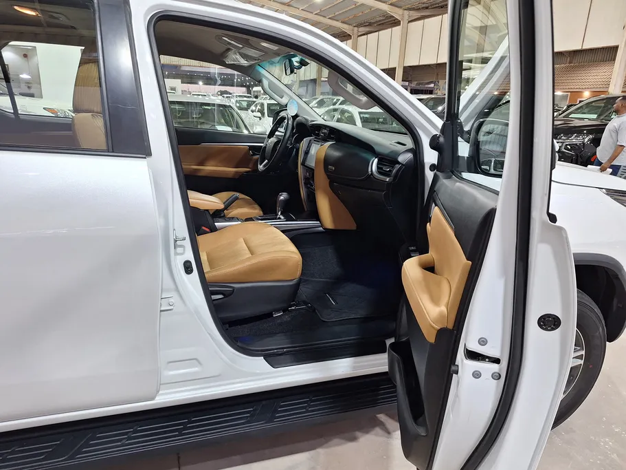 2023 Toyota Fortuner VX 