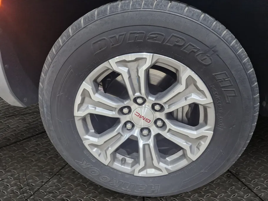 2023 GMC Yukon SLE 