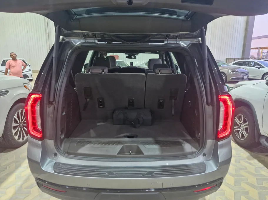 2023 GMC Yukon SLE 