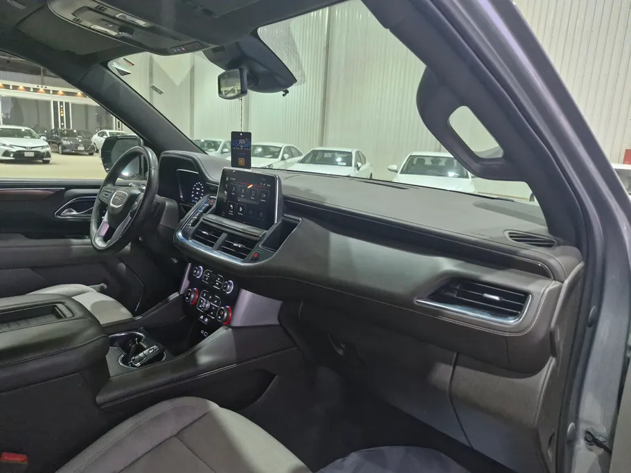2023 GMC Yukon SLE 