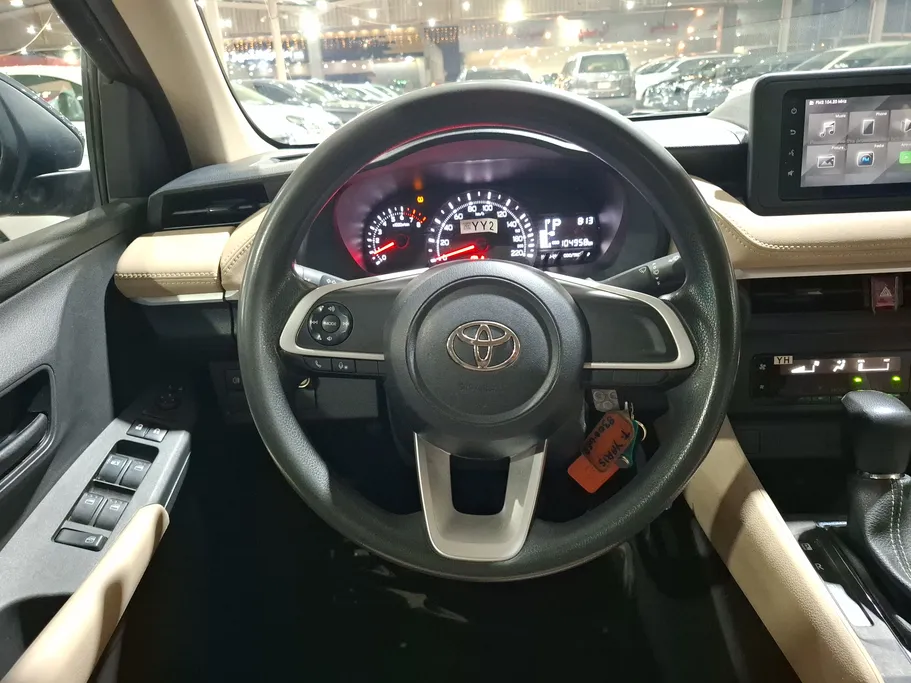 2024 Toyota Yaris  Y 