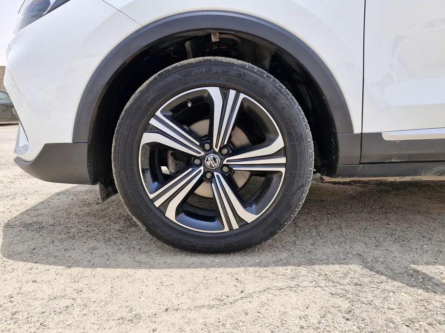 2022 MG ZS LUX 