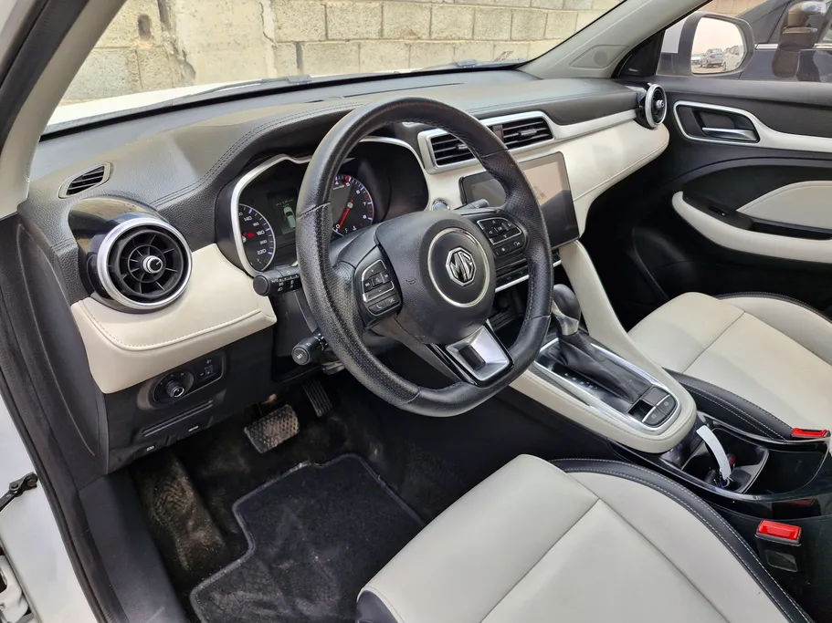 2022 MG ZS LUX 
