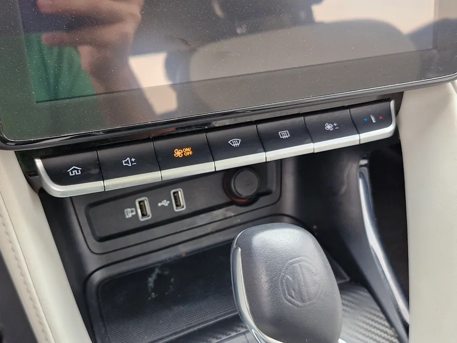 2022 MG ZS LUX 